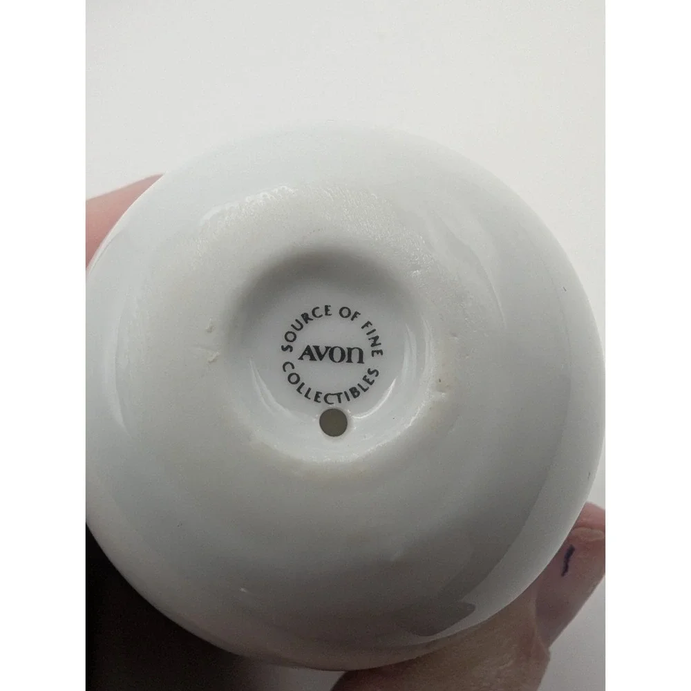 Vintage 1984 Avon Porcelain Egg Cardinals Bird Winter Sparkles with Bold Beauty